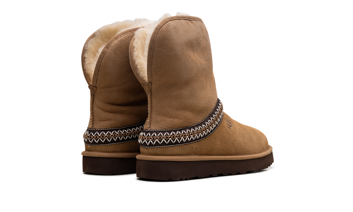Classic Short Crescent Boot WMNS "Chestnut" 1161770 CHE