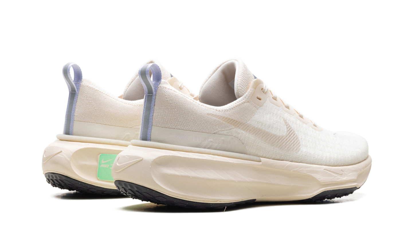 ZoomX Invincible Run 3 "Light Cream" DR2615 200