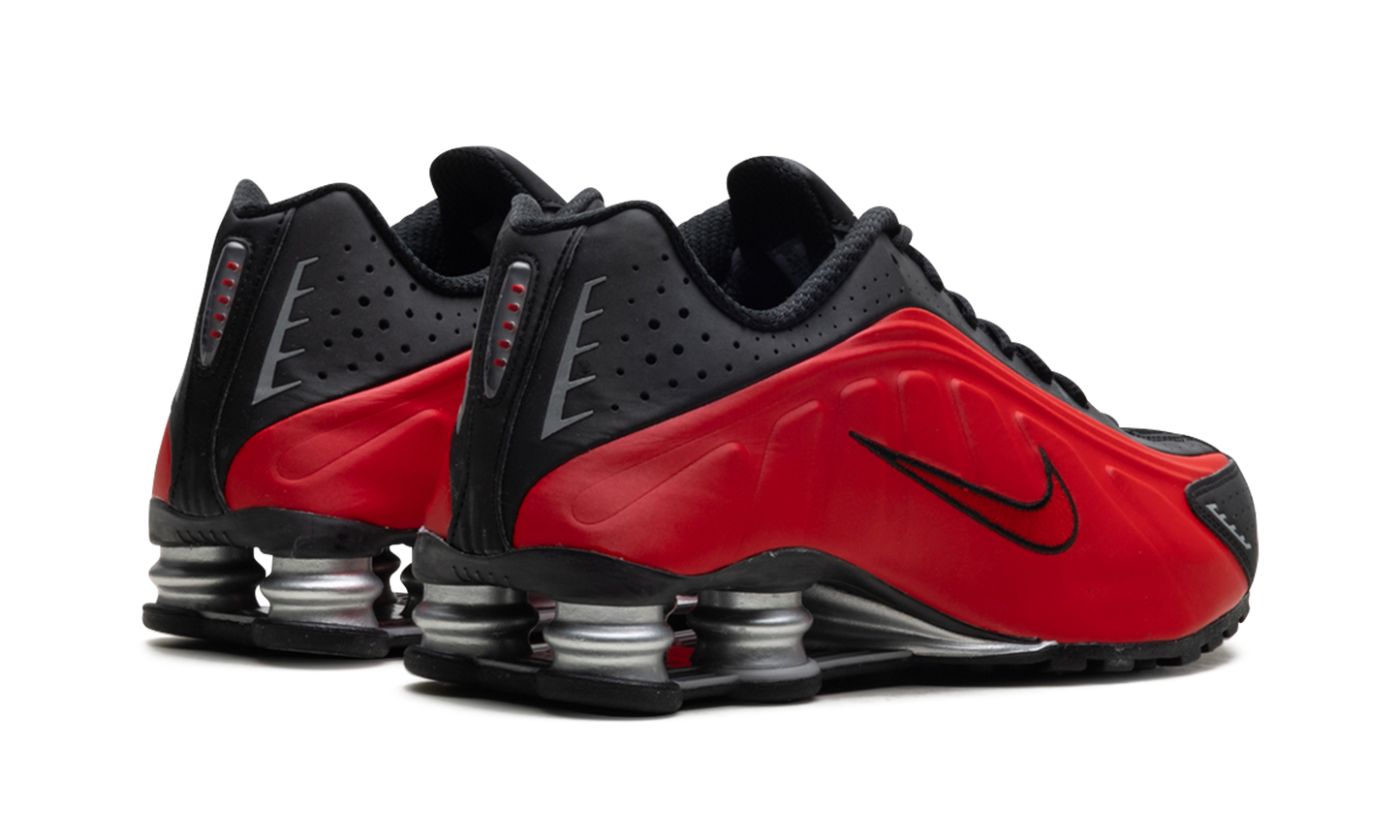 Shox R4 "University Red Black" HQ1988 600